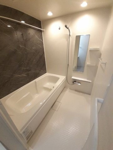 アルコン　シエロの浴室|追い焚き・浴室乾燥機付きのお風呂です♪