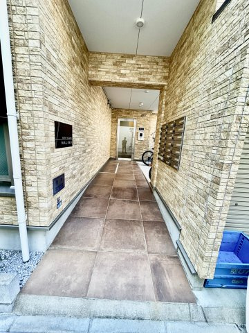 SURFISLANDMALIBUのエントランス