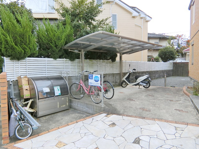 レトア向陽のエントランス|屋根付き駐輪場