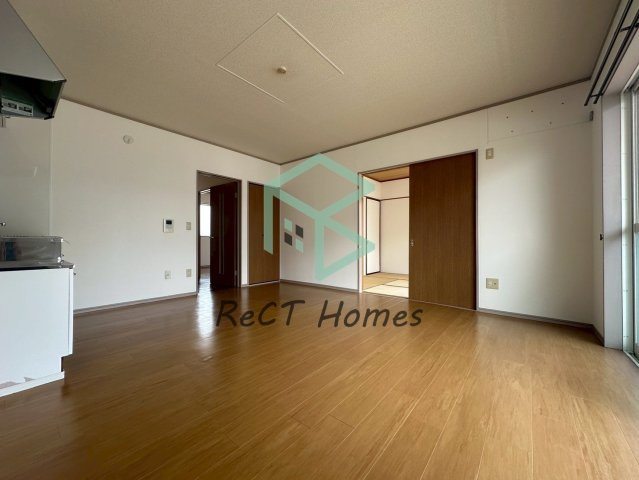 サンローヤルの居間・リビング