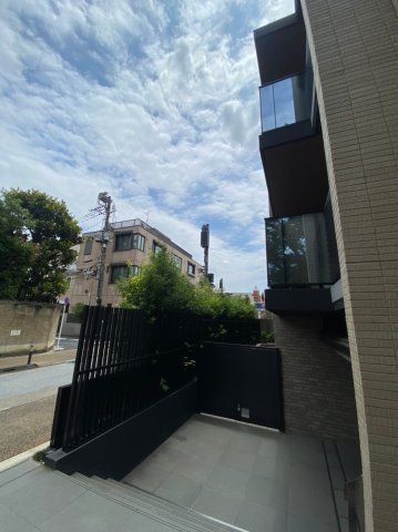 文京区千駄木５丁目の中古マンションのエントランス