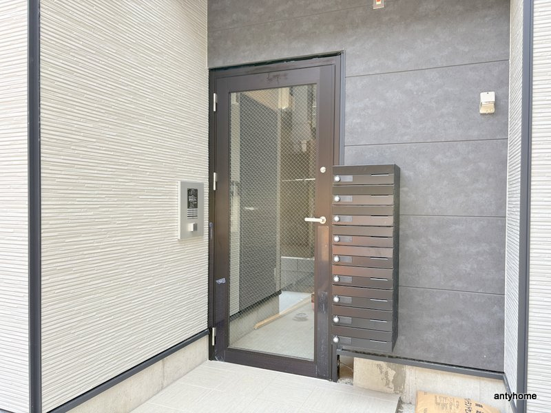 Iris淡路　仲介手数料無料のエントランス