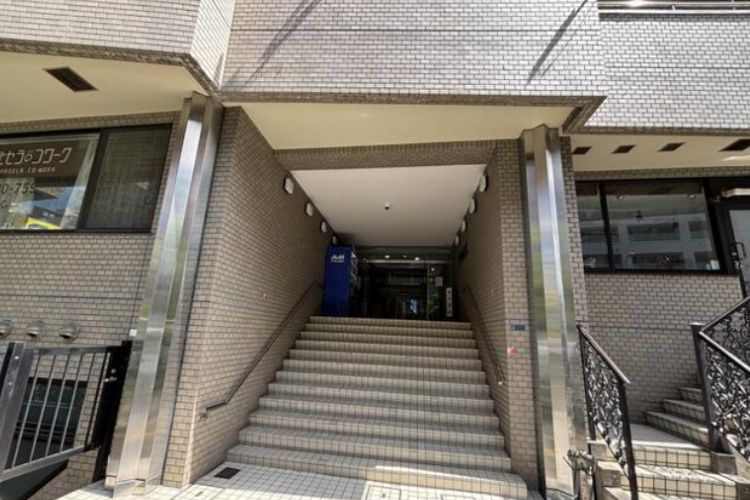 ビクセル新宿のエントランス