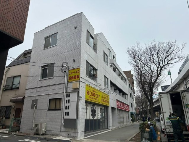 杉並区下高井戸２丁目の一棟マンションの外観