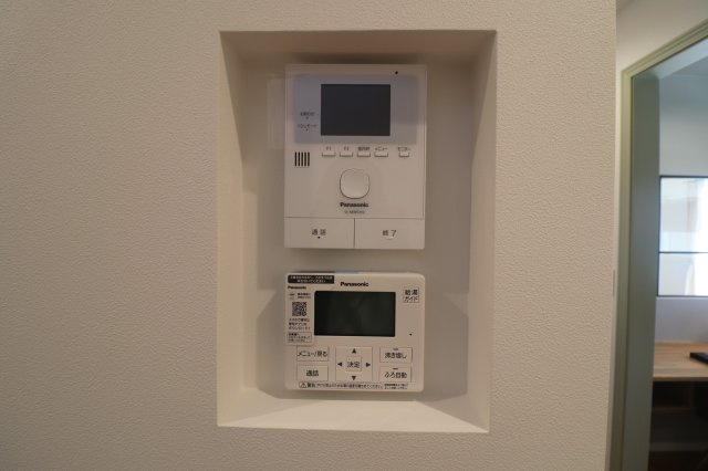 前橋市江木町モデルハウス物件　＃30の設備|壁から飛び出すことなくスッキリ収まったモニター＆リモコン