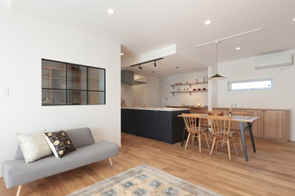 【居間・リビング】 | 前橋市江木町モデルハウス物件　＃30 | ご家族がのんびり過ごせるLDK