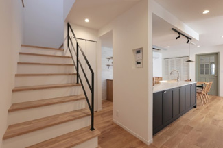 【その他共用部分】 | 前橋市江木町モデルハウス物件　＃30 | ご家族が顔を合わせる機会が増えるリビング階段♪