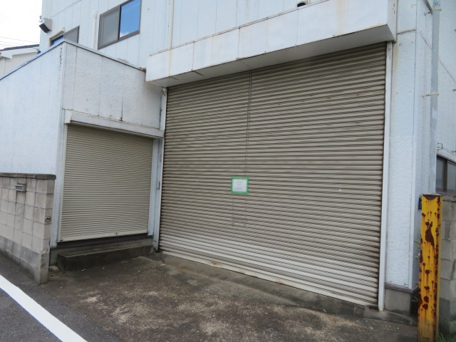 草加市小山１丁目の倉庫