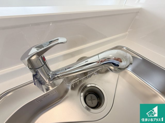 岩出市中島　第２期　新築一戸建ての設備|浄水器を内蔵！炊飯時、お茶を作る時に安心してお水を使えます！お湯と冷水、浄水と原水、シャワーの切替えもワンタッチです！