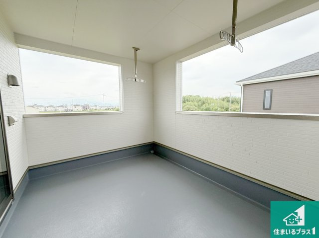岩出市中島　第２期　新築一戸建てのバルコニー|日当たりのよいバルコニー！お部屋が開放的に！