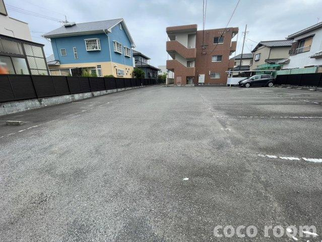 ソレイユの駐車場