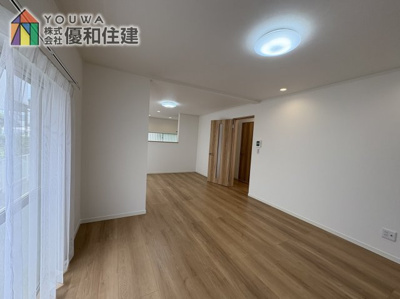 【居間・リビング】 | 神戸市垂水区星陵台５丁目　中古一戸建　