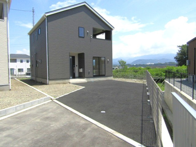 【駐車場】 | クレイドルガーデン南アルプス市野牛島第4　2号棟 | 駐車場に車を止められます