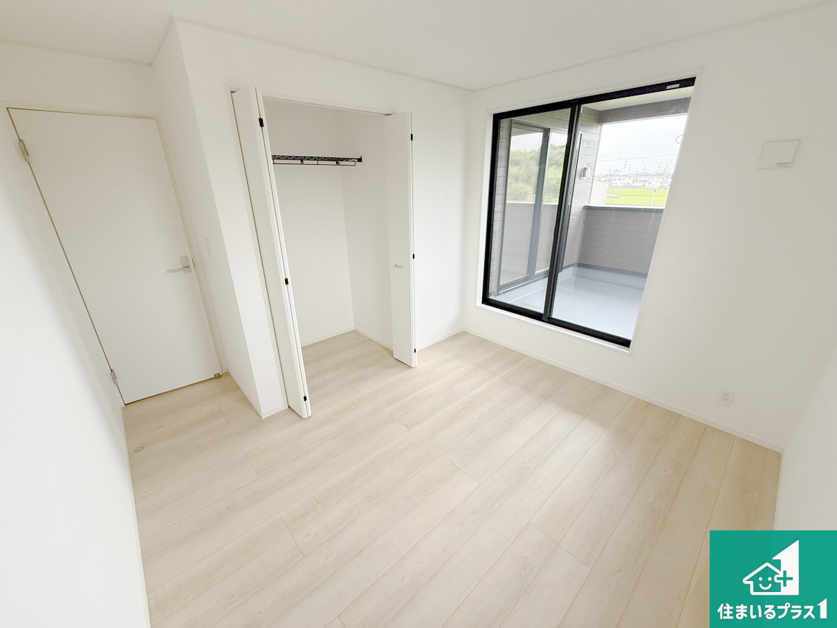 岩出市中島　第２期　新築一戸建ての洋室|シンプルな洋室は、自分好みのインテリアが楽しめます♪ご家族とインテリアや家具を選びに行くのは新築購入時の醍醐味の一つです。ぜひお楽しみください♪