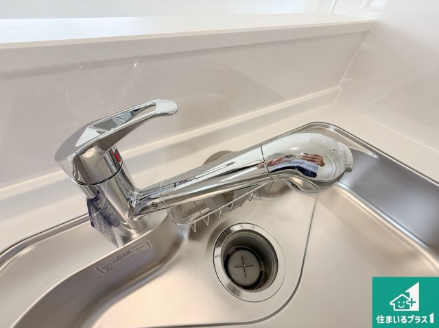 岩出市中島　第２期　新築一戸建ての設備|浄水器を内蔵！炊飯時、お茶を作る時に安心してお水を使えます！お湯と冷水、浄水と原水、シャワーの切替えもワンタッチです！