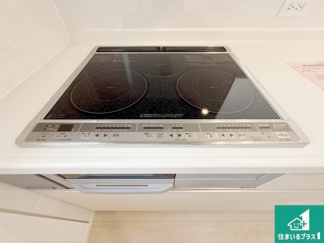 岩出市中島　第２期　新築一戸建ての設備|火を使わないので、安心なＩＨコンロ！でこぼこが無い構造なので、掃除もしやすく清潔に保てます！