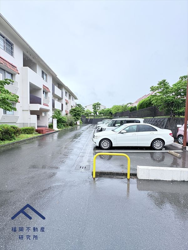 スカイタウン寺塚34棟の駐車場