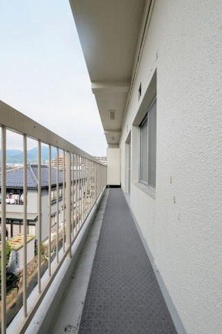 真藤(シンドウ)ビルのバルコニー|外からの目が気にならないバルコニーで洗濯物が干せます