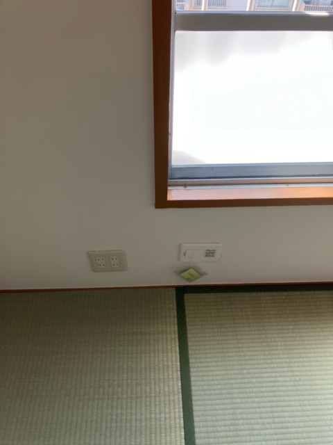 兵庫県公社　川西松ケ丘（１）１号棟の設備|コンセントとガス暖房のソケット