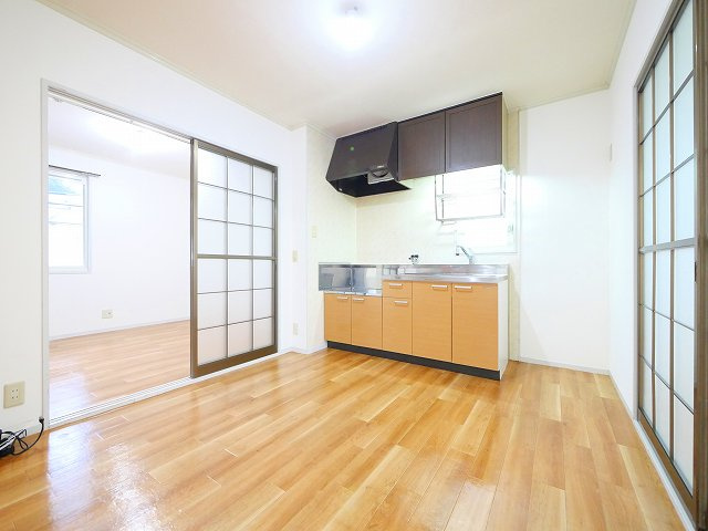 コンフォール六条Aの居間・リビング