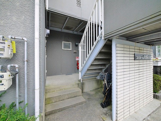 コンフォール六条Aのエントランス|共用部分です