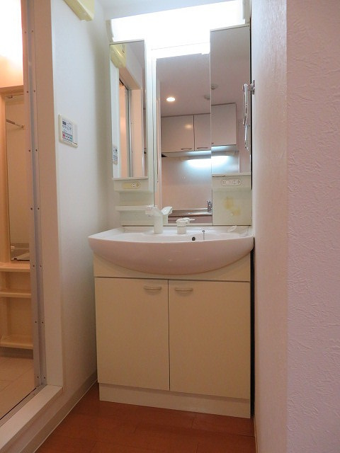 グラビスコート白島の洗面所|スペースが確保できる洗面所です