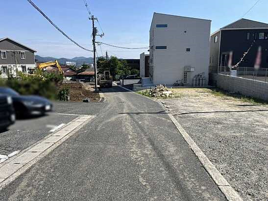 【前面道路含む現地写真】
