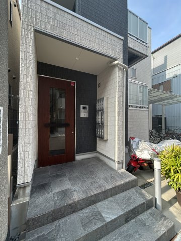 大阪市西淀川区姫島４丁目のハイツのエントランス