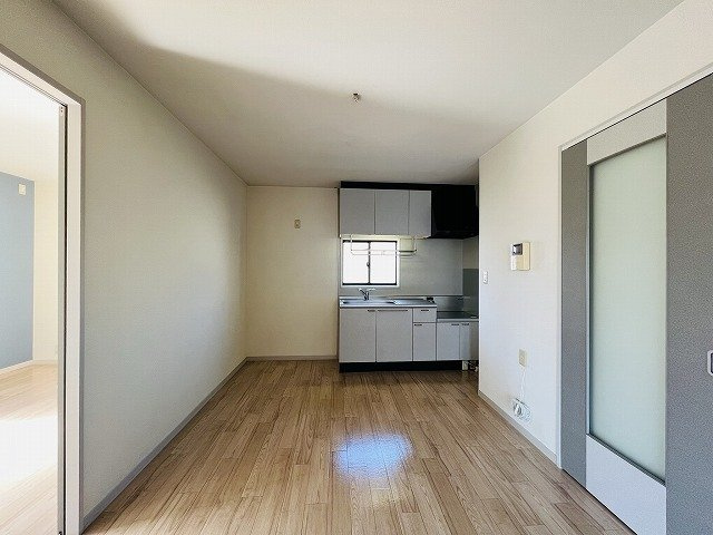 熊本市東区長嶺東７丁目のアパートの居間・リビング