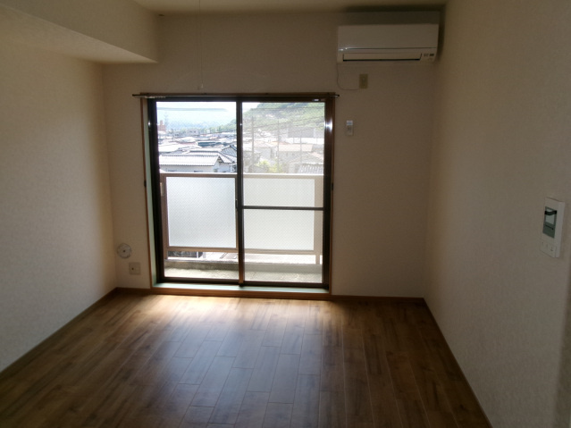 グラース亀山の洋室|洋室です