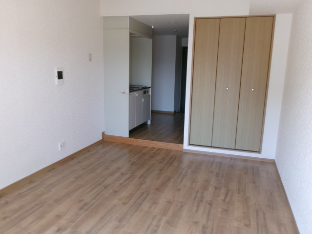 グラース亀山の洋室|明るい洋室です