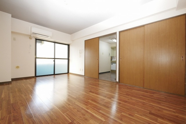 ＹビルⅢの居間・リビング