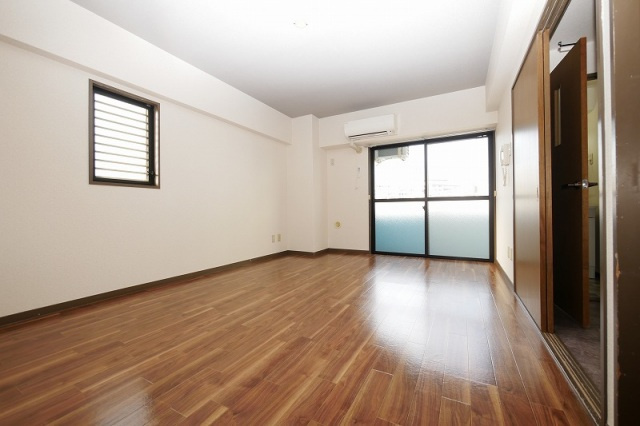 ＹビルⅢの居間・リビング|こちらの居間で趣味の時間をお楽しみください