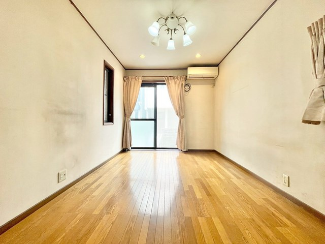 【居間・リビング】 | 豊中市上津島2丁目中古戸建 | エイブルだけの嬉しいサービス、ご用意しております。詳細は、お気軽に当社までお問合せ下さいませ！