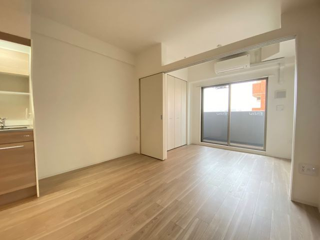 アドバンス江坂ラシュレの居間・リビング