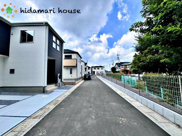 桶川市加納6期　新築戸建　グラファーレ20の前面道路含む現地写真
