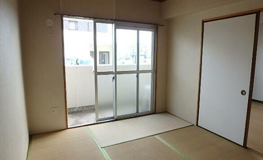 カスタムコートの和室