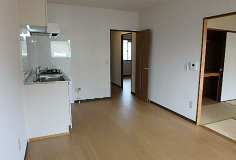 カスタムコートの居間・リビング