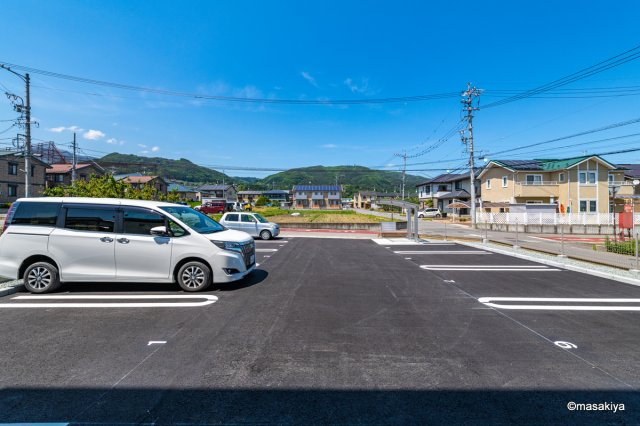 ヴィラノーブルの駐車場