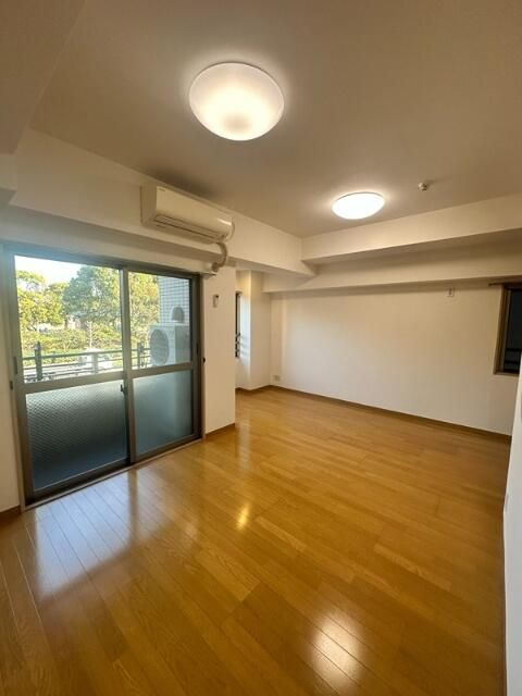 パークヒルズの居間・リビング