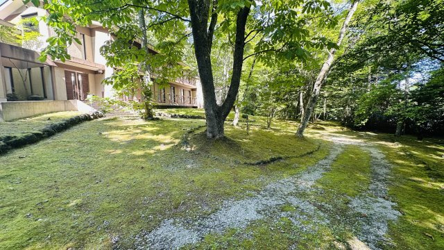 千ヶ滝 敷地面積約940坪のセミナーハウスの庭