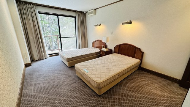 千ヶ滝 敷地面積約940坪のセミナーハウスの洋室