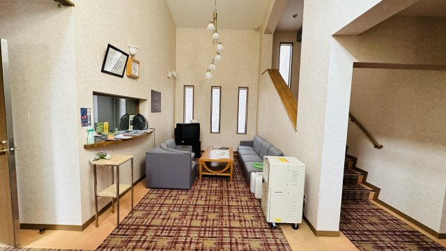 千ヶ滝 敷地面積約940坪のセミナーハウスのエントランス