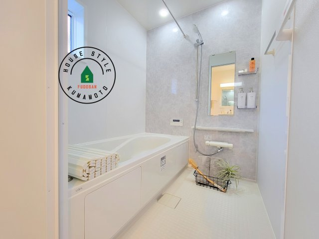 熊本市中央区出水6丁目第3-2棟（1号棟）の内観：施工例|1日の疲れを癒してくれる広々バスルーム。雨の日のお洗濯にも大活躍な浴室乾燥機付です！