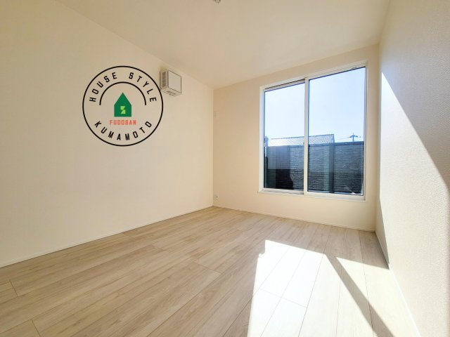 熊本市中央区出水6丁目第3-2棟（1号棟）の内観：施工例|主寝室には収納力に優れたクローゼットがありますので、お部屋もすっきり片付きます。