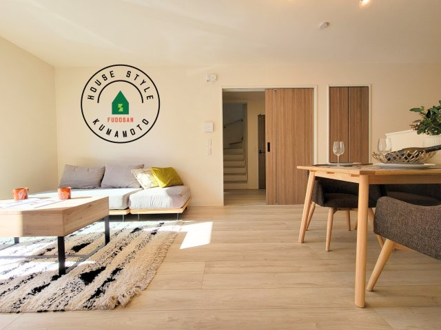 熊本市中央区出水6丁目第3-2棟（1号棟）の内観：施工例|多くの時間を過すことになるリビングだからこそ、いつも穏やかな空間・解放感が味わえ毎日が充実します。