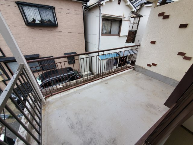 中野町貸家のバルコニー