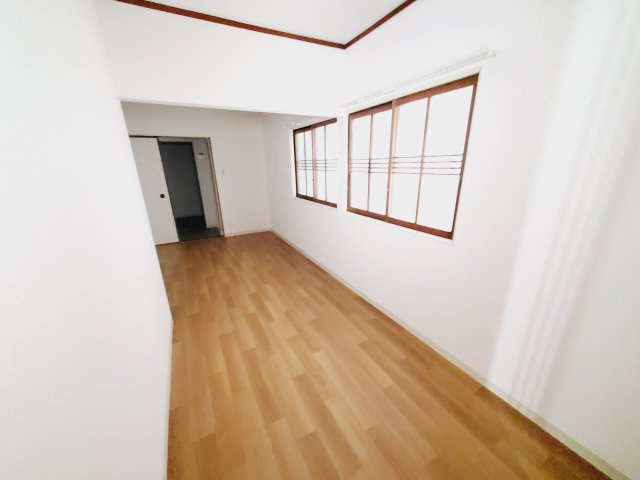 中野町貸家の居間・リビング