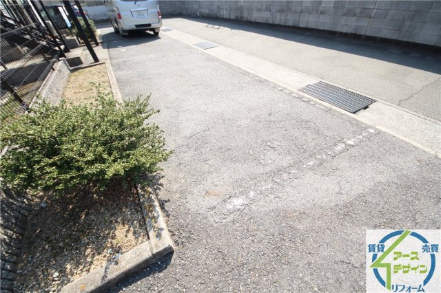 カサベルデ中澤B棟の駐車場