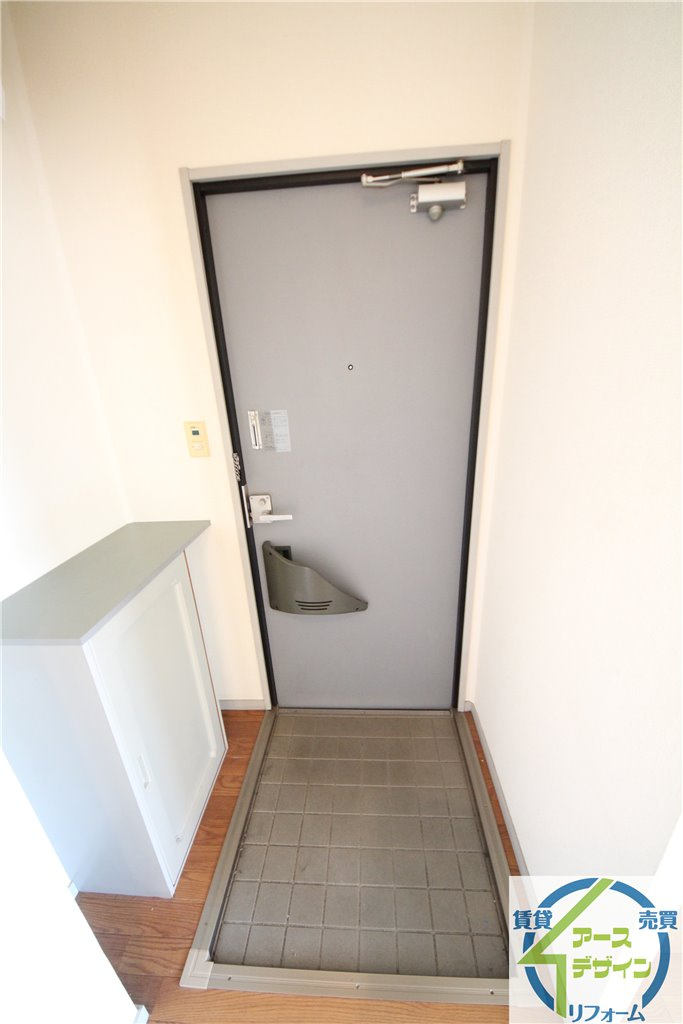 カサベルデ中澤B棟の玄関